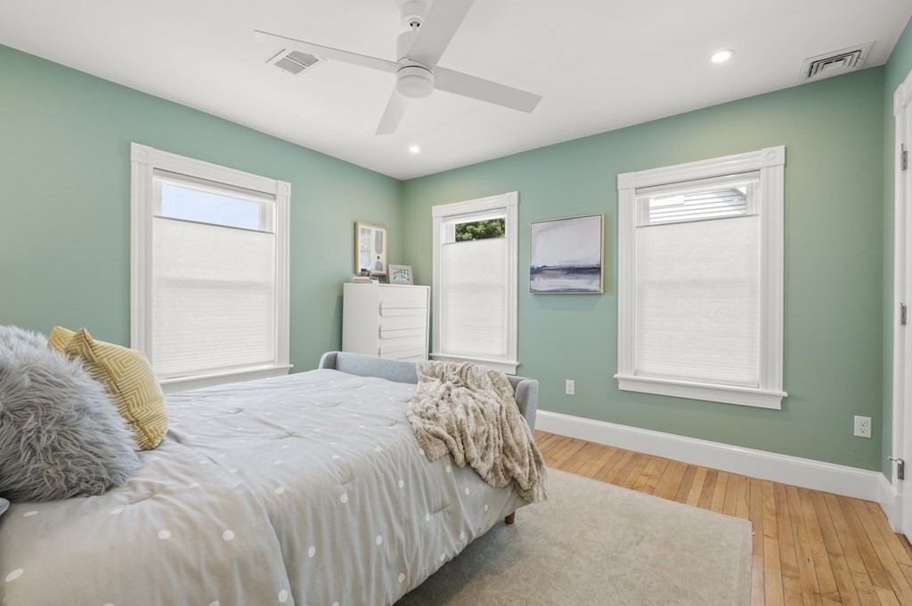 175 Riverside Avenue Medford, MA 02155 - Photo 17 of 37