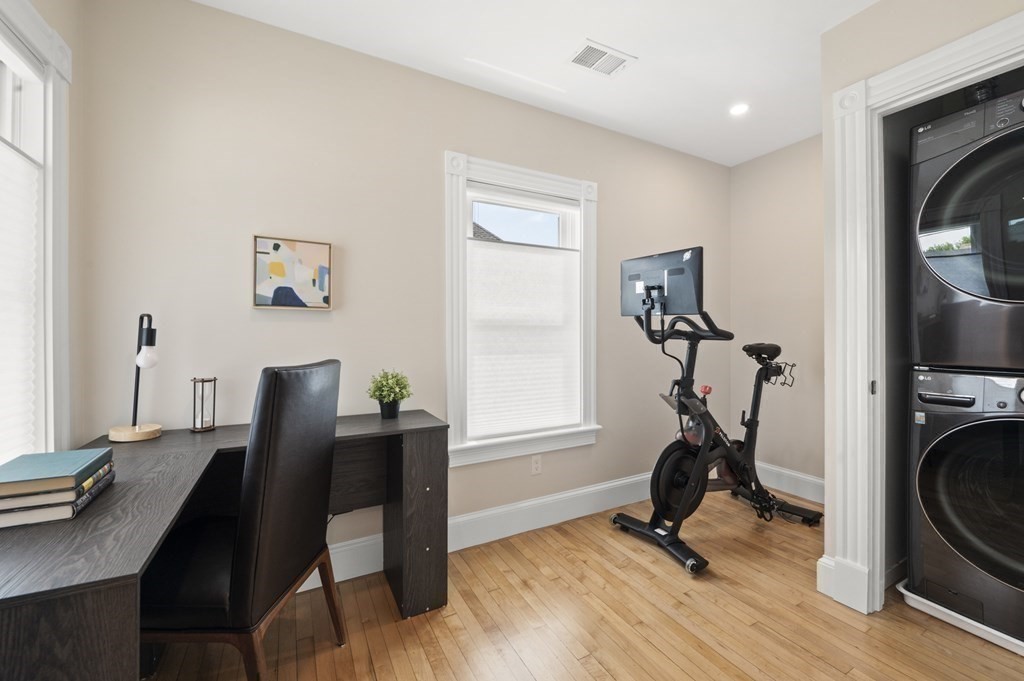 175 Riverside Avenue Medford, MA 02155 - Photo 20 of 37
