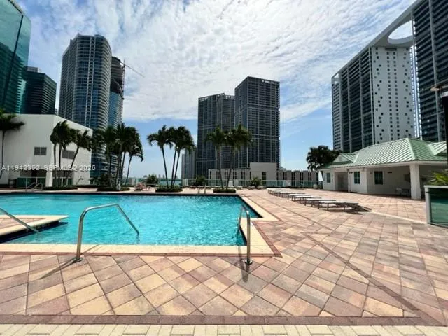 $3,300 | 41 Southeast 5th Street, Unit 2112, Miami, FL 33131
