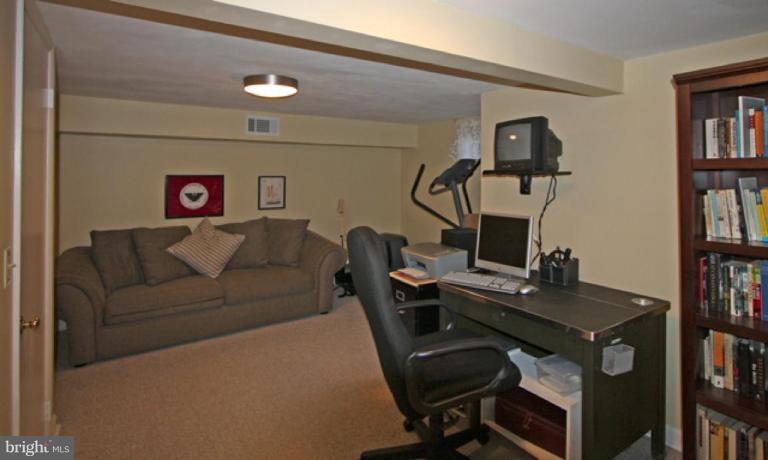4476 Reservoir Road Northwest Washington, DC 20007 - Photo 14 of 18 3rdBR/Office/Den