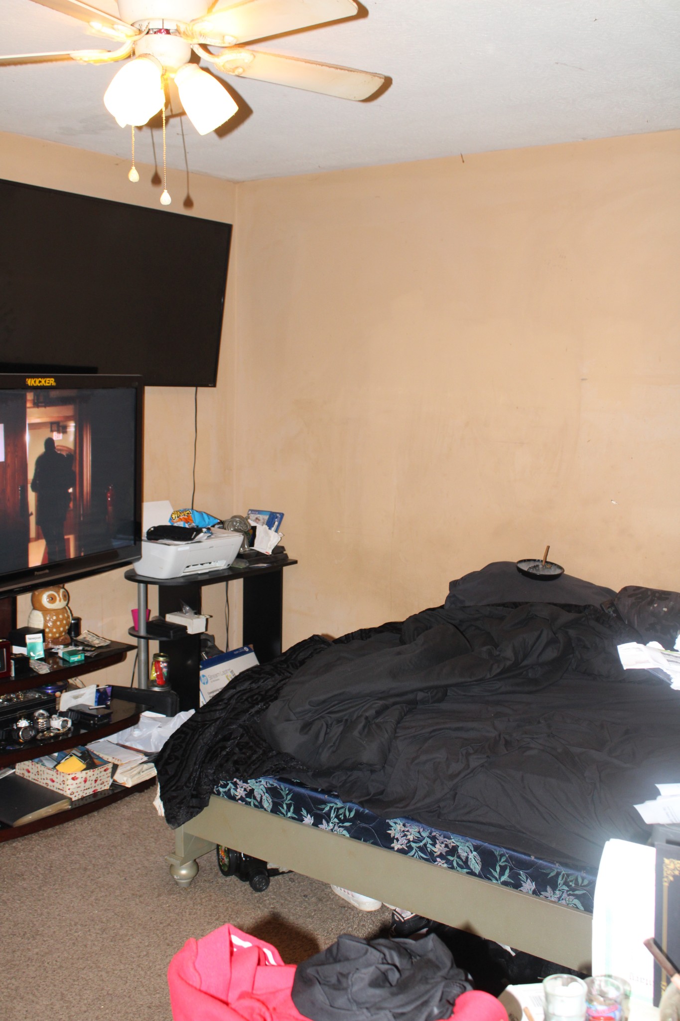 20 Cable Road Oak Grove, KY 42262 - Photo 5 of 12 a living room with furniture and a flat screen tv
