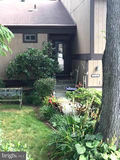 8714 Center Road Springfield, VA 22152 - Photo 21 of 29 Exterior (Front)