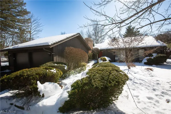 $342,500 | 290-21 Hawthorne Drive, Aurora, OH 44202