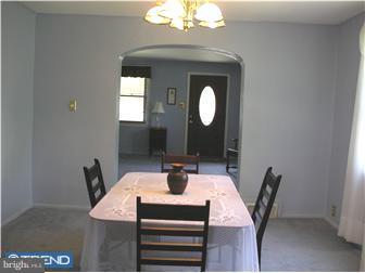 564 Pedley Road Philadelphia, PA 19128 - Photo 5 of 12 Dining Room