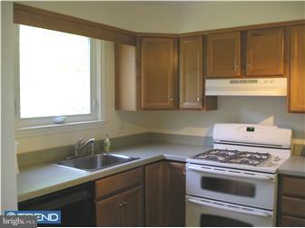 564 Pedley Road Philadelphia, PA 19128 - Photo 6 of 12 Kitchen
