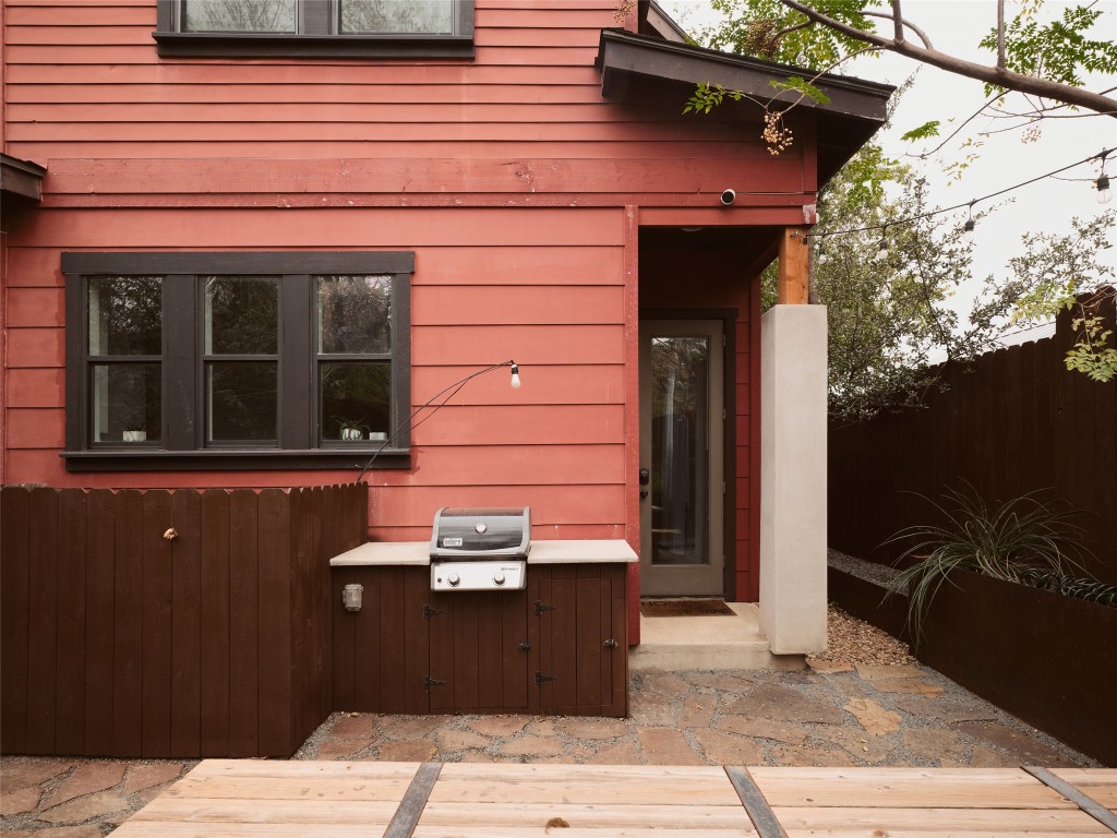 2002 East 13th Street, Unit A Austin, TX 78702 - Photo 31 of 37 View of side of property