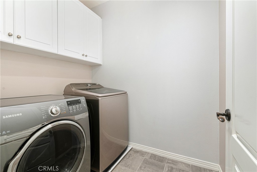 86 Townsend Irvine, CA 92620 - Photo 16 of 48 a utility room with dryer and washer