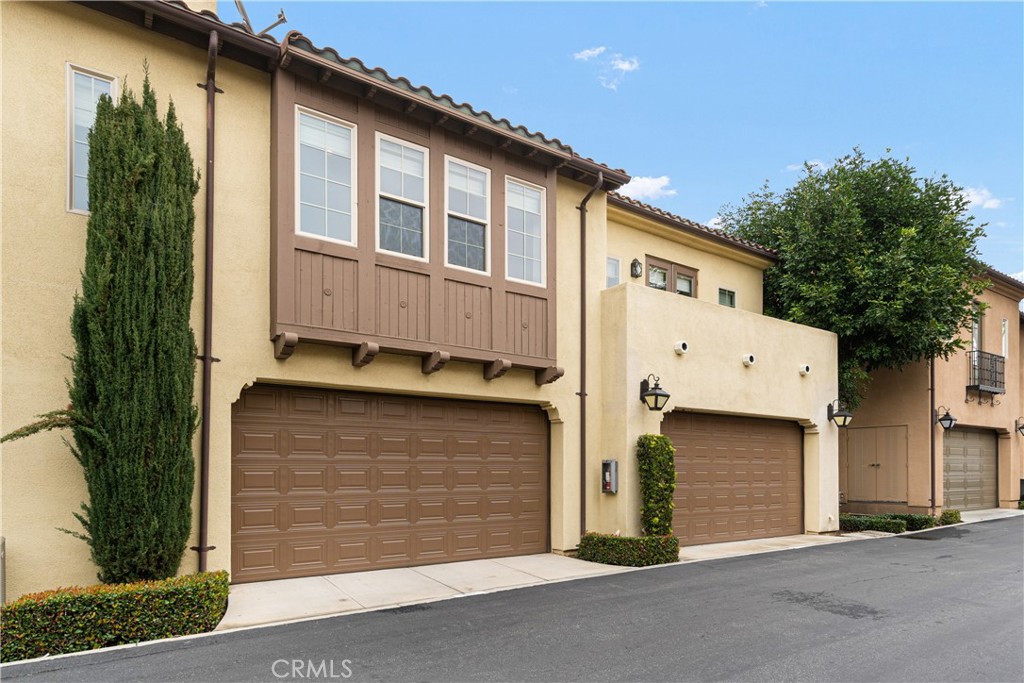 86 Townsend Irvine, CA 92620 - Photo 24 of 48 a front view of a house with a garage