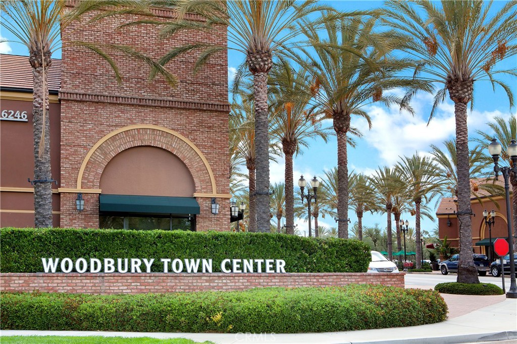 86 Townsend Irvine, CA 92620 - Photo 25 of 48 a front view of a house with a garden