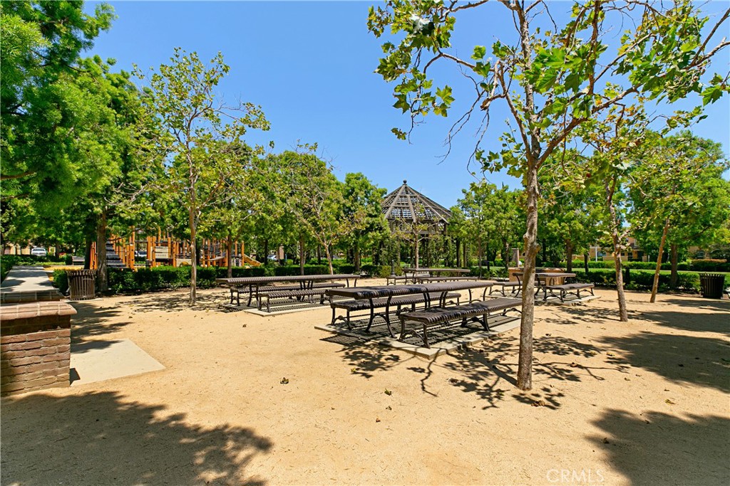 86 Townsend Irvine, CA 92620 - Photo 44 of 48 a view of a yard with wooden fence