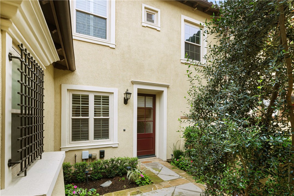 86 Townsend Irvine, CA 92620 - Photo 6 of 48 a front view of a house with a yard