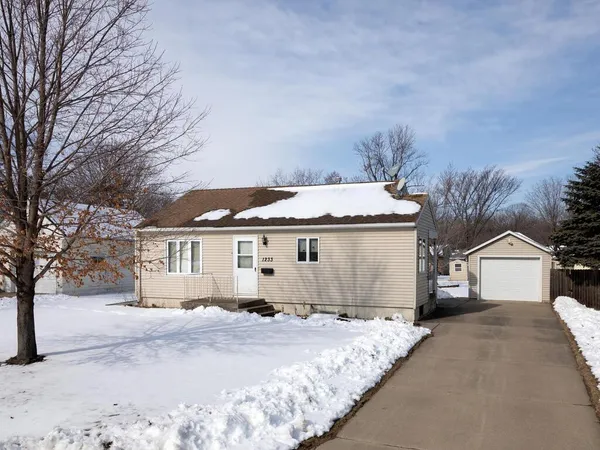 $149,000 | 1233 Parallel Street, Chaska, MN 55318