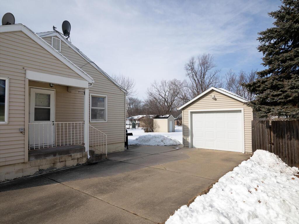 1233 Parallel Street Chaska, MN 55318 - Photo 13 of 16