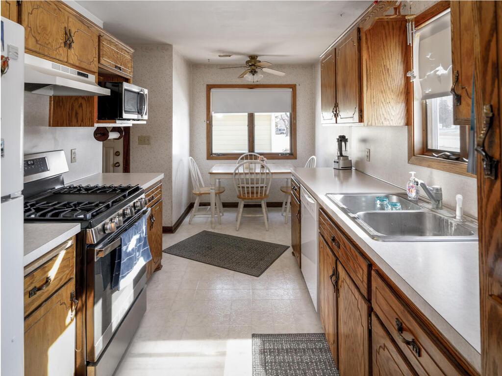 1233 Parallel Street Chaska, MN 55318 - Photo 4 of 16