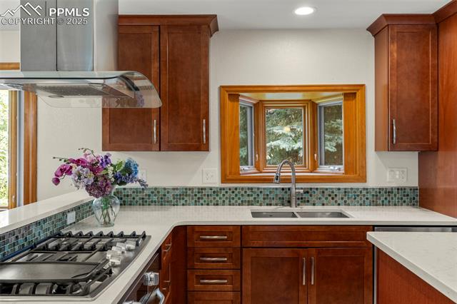 327 Clarksley Road Manitou Springs, CO 80829 - Photo 6 of 28 Gas Stove and Bay Window in the Kitchen