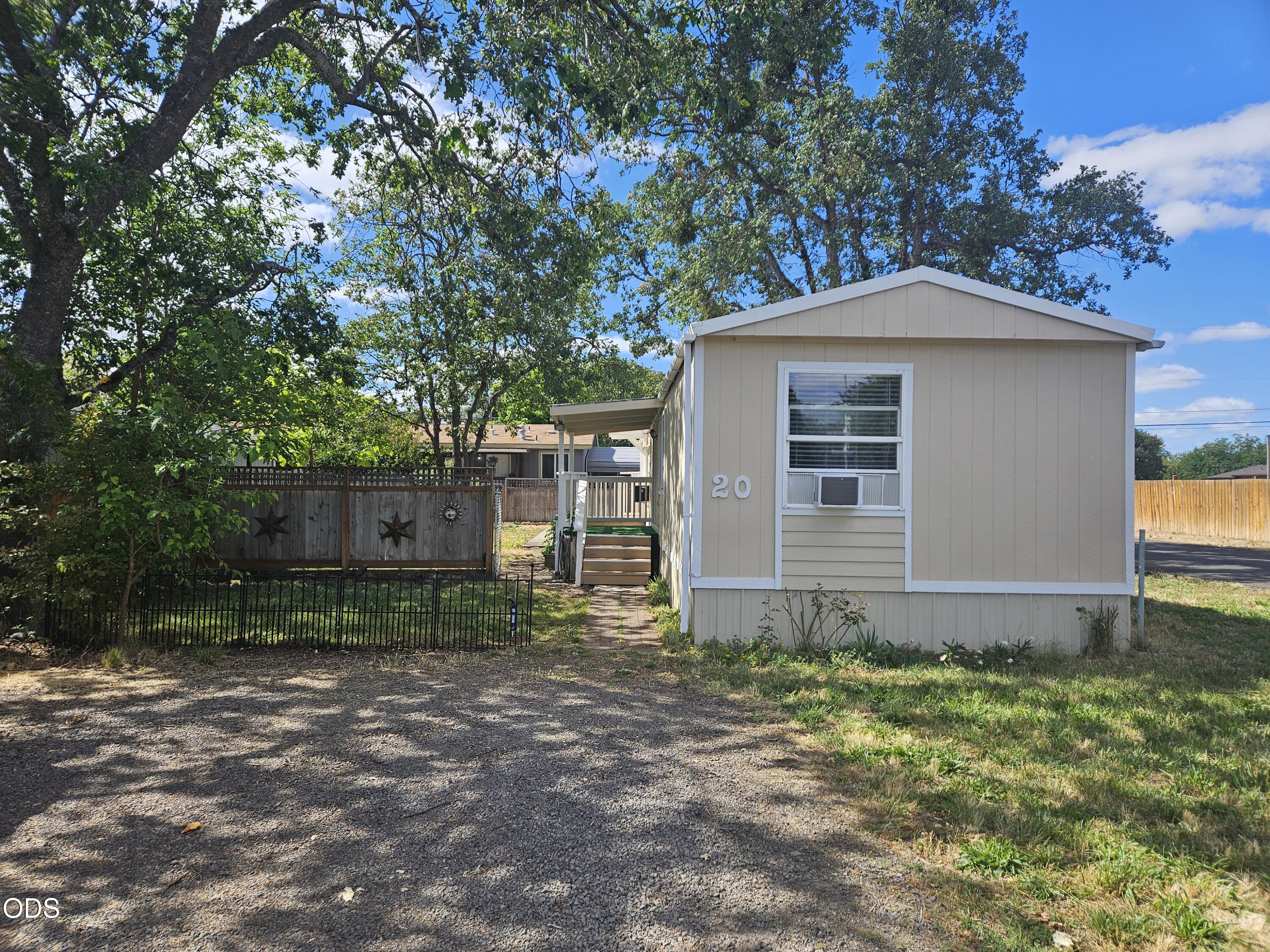 380 West Gregory Road, Unit 20 Central Point, OR 97502 - Photo 2 of 21