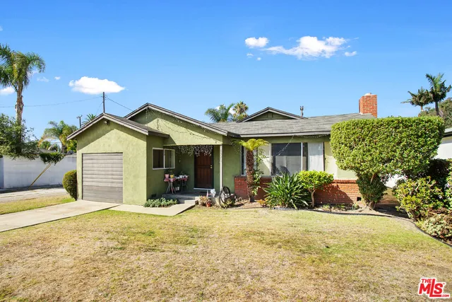 a view of a house with patio outdoor seating space