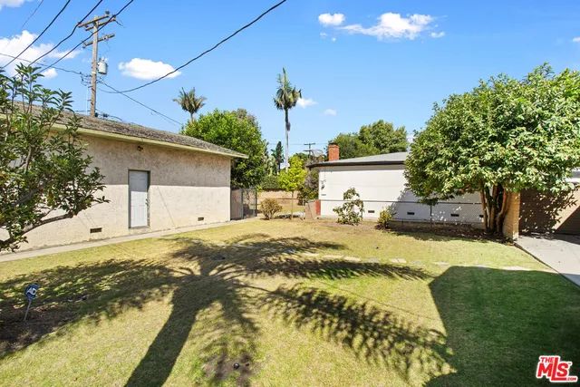 a view of a entryway door of the house