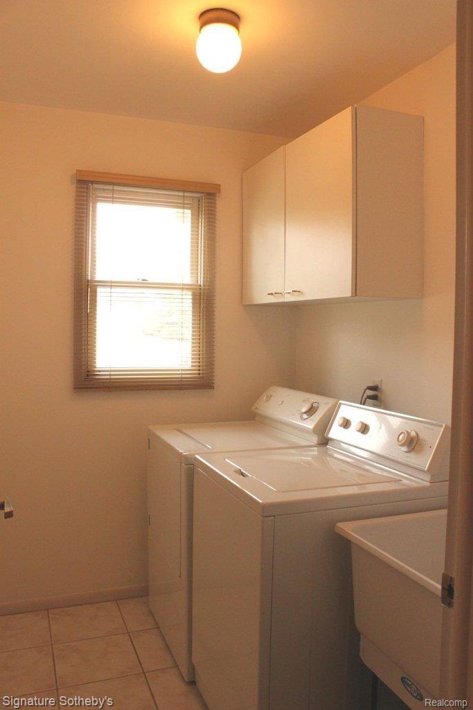 33816 York Ridge Street Farmington, MI 48331 - Photo 19 of 24 LaundryRoommls