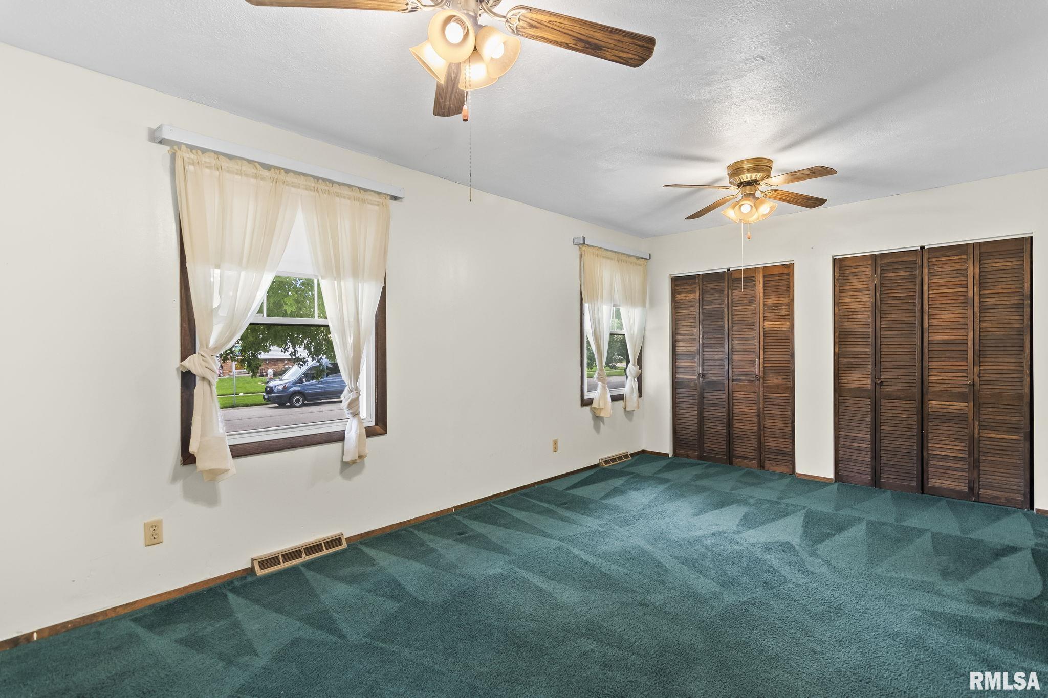 3025 East Griffiths Avenue Springfield, IL 62702 - Photo 12 of 34