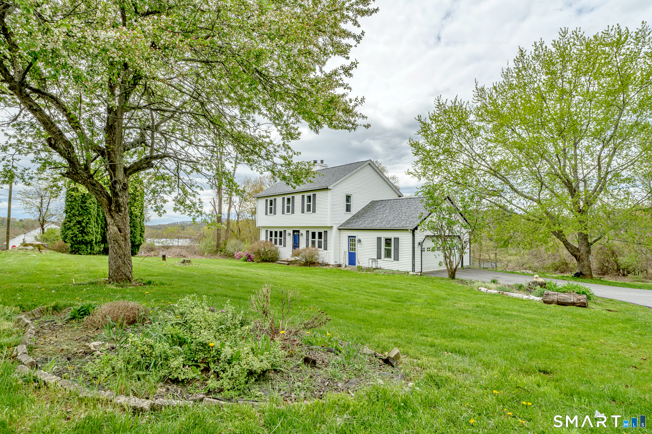 221 Quasset Road Pomfret, CT 06259 - Photo 3 of 40