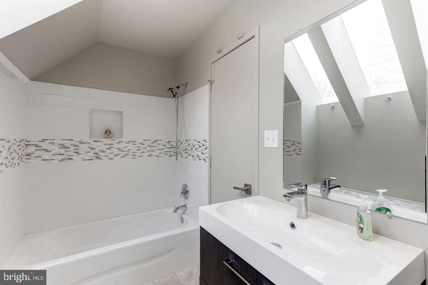 11510 Turnbridge Lane Reston, VA 20194 - Photo 2 of 6 Gallery Image 2