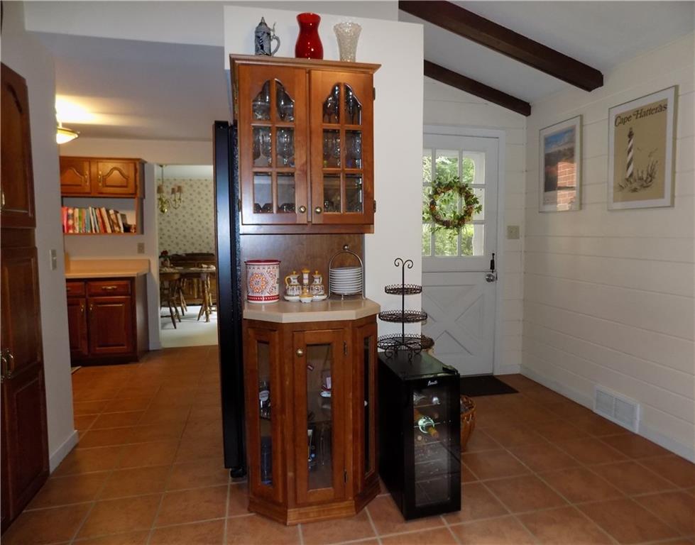 242 Rockingham Road Pittsburgh, PA 15238 - Photo 12 of 25 Gallery Image 12