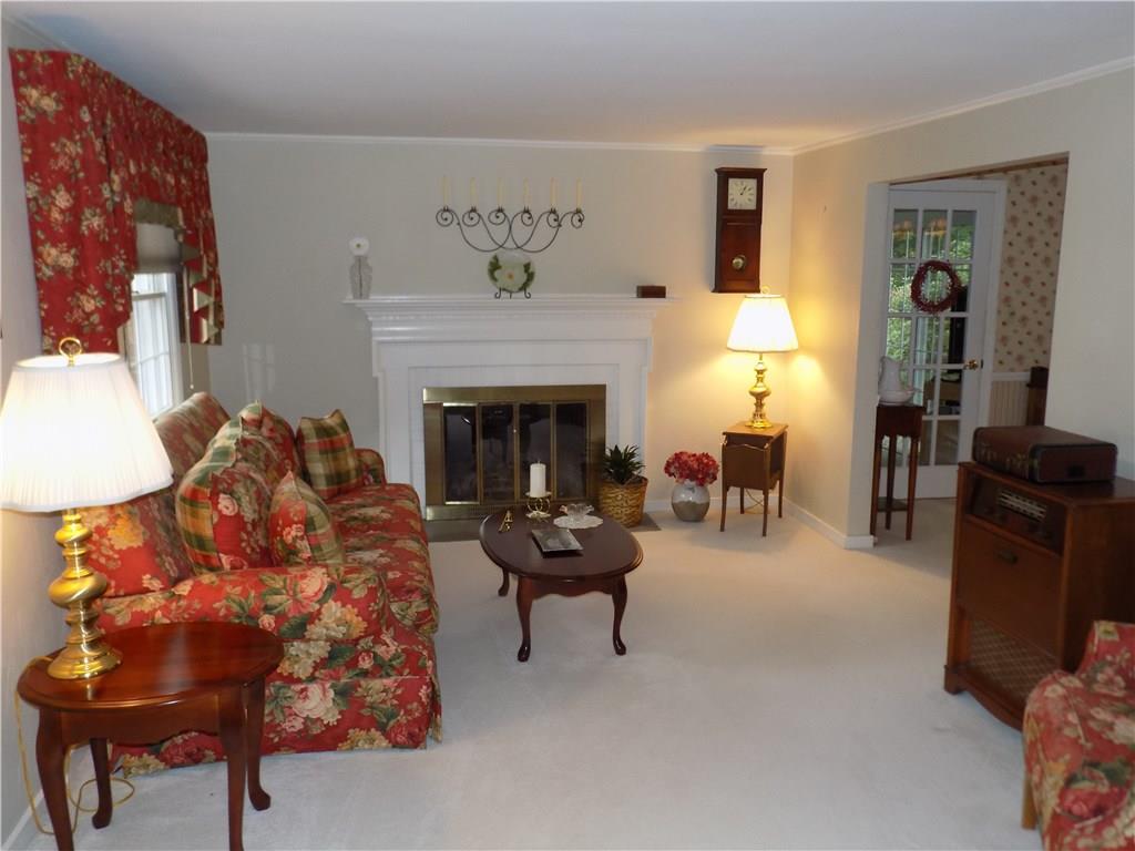 242 Rockingham Road Pittsburgh, PA 15238 - Photo 4 of 25 Gallery Image 4