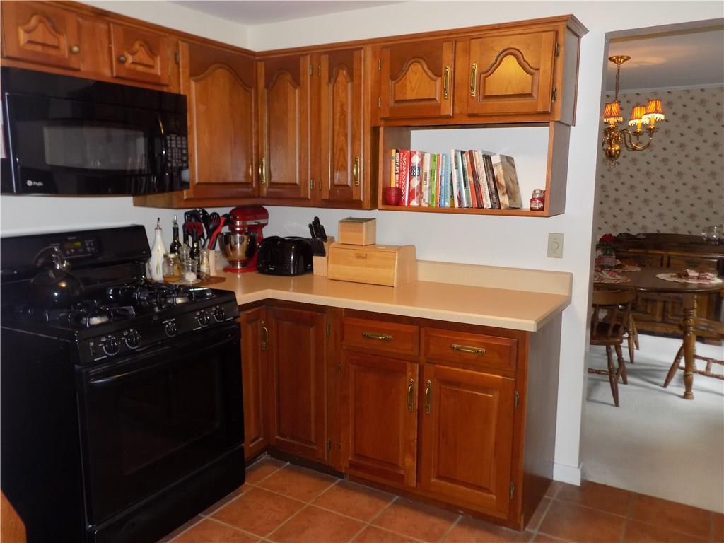 242 Rockingham Road Pittsburgh, PA 15238 - Photo 9 of 25 Gallery Image 9