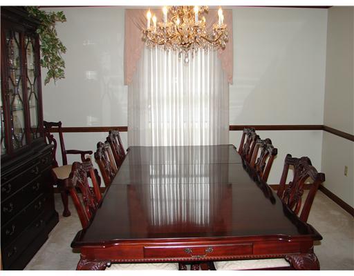 114 Rye Court McKees Rocks, PA 15136 - Photo 4 of 14 Dining Room.