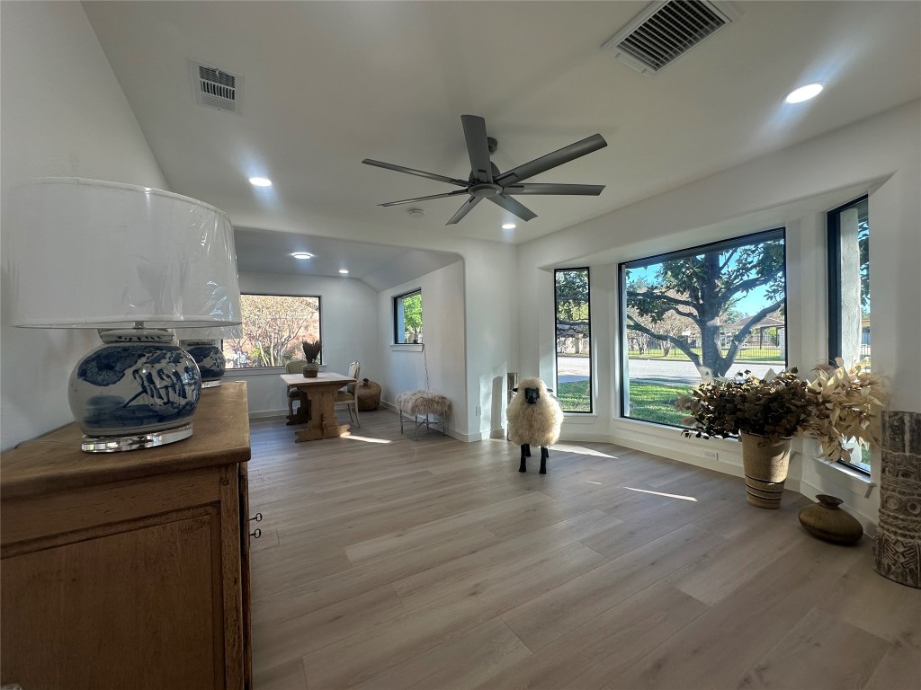 4910 Woodcreek Road Austin, TX 78749 - Photo 11 of 40