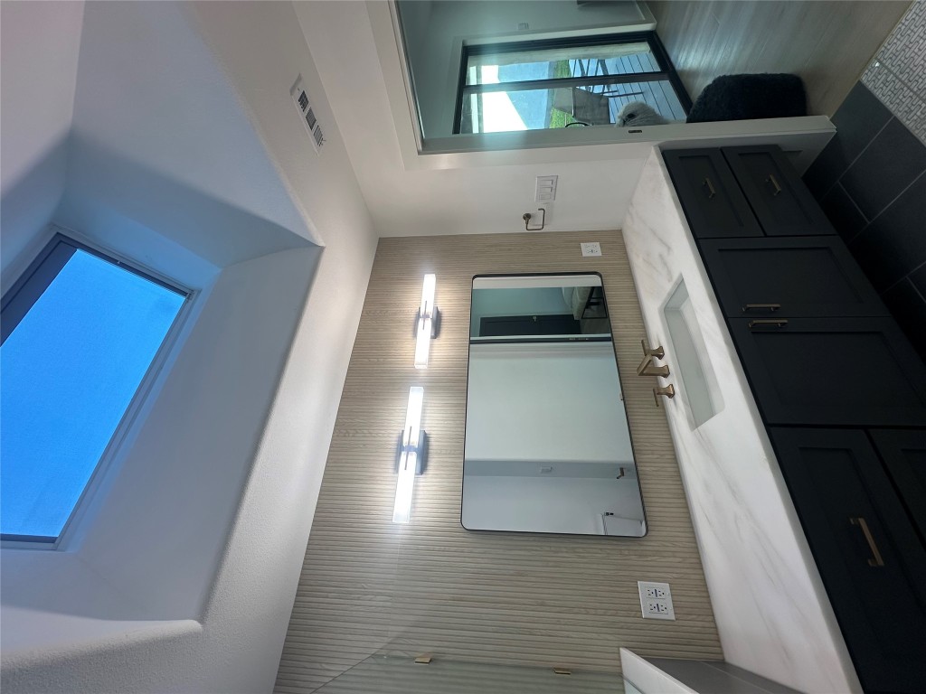 4910 Woodcreek Road Austin, TX 78749 - Photo 3 of 40