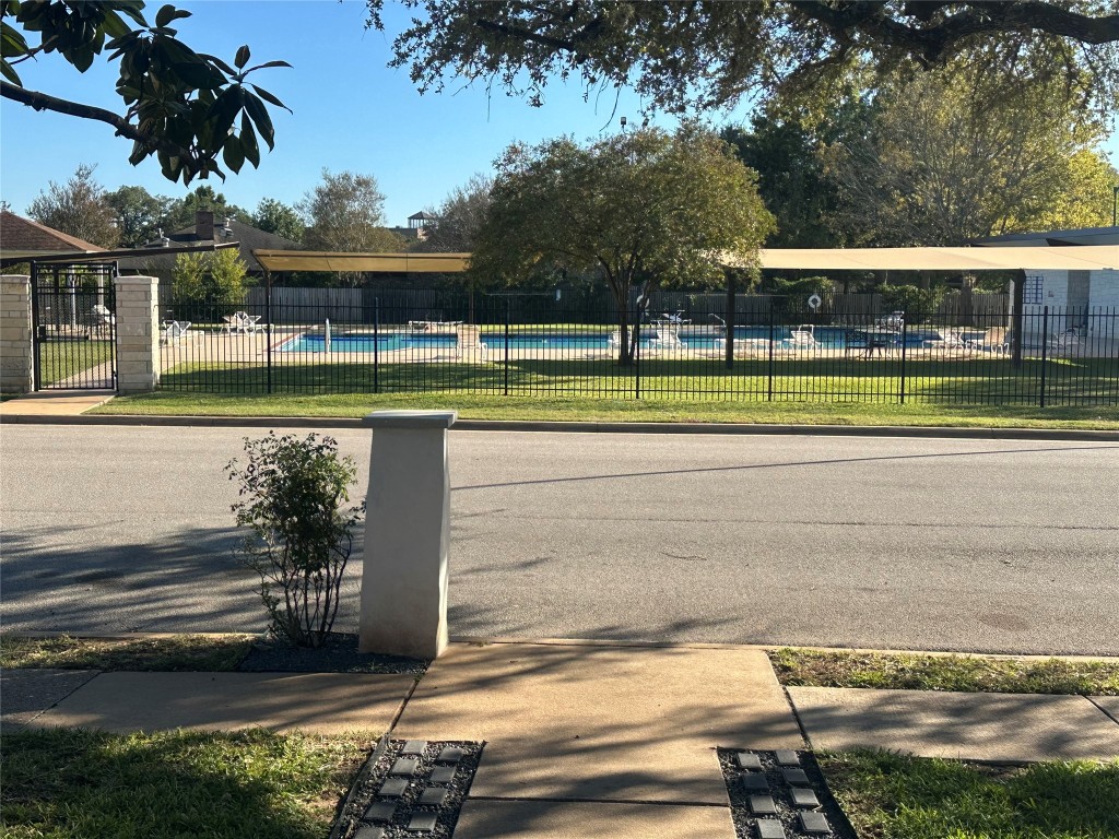 4910 Woodcreek Road Austin, TX 78749 - Photo 7 of 40