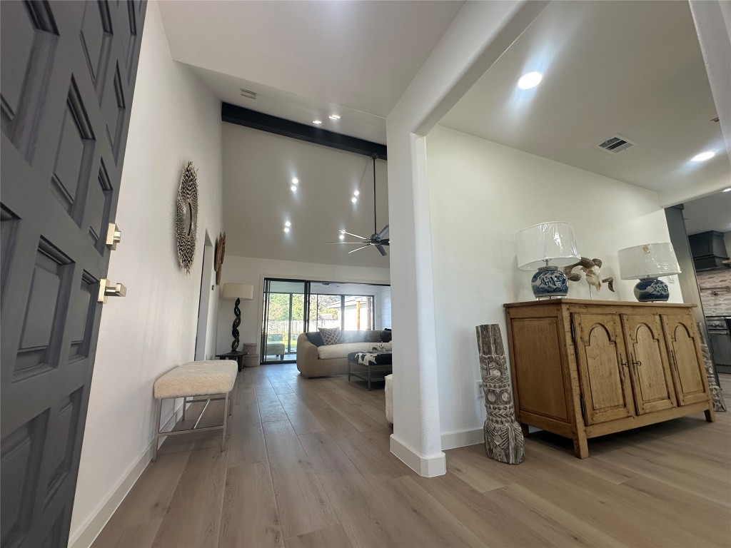 4910 Woodcreek Road Austin, TX 78749 - Photo 9 of 40