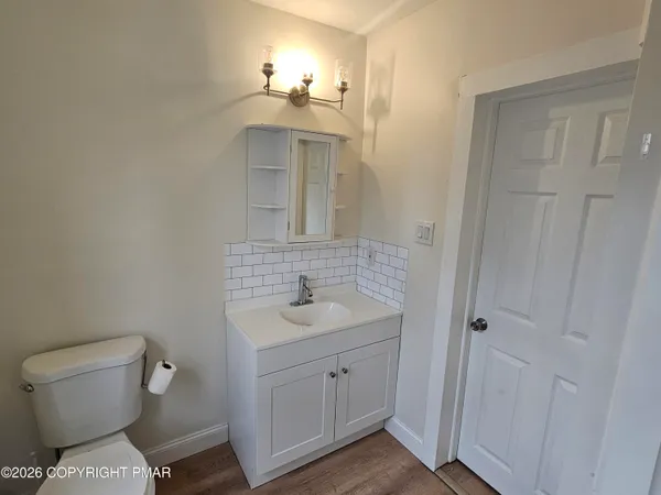 $1,800 | 110 Analomink Street, Unit 2, East Stroudsburg, PA 18301