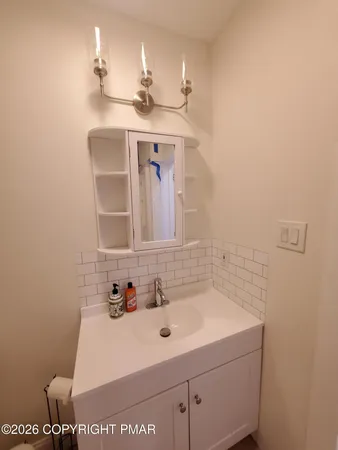 $1,800 | 110 Analomink Street, Unit 2, East Stroudsburg, PA 18301