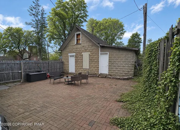 $1,800 | 110 Analomink Street, Unit 2, East Stroudsburg, PA 18301