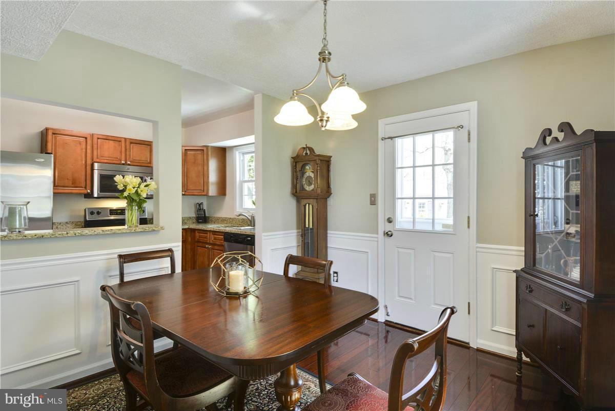 8611 Artillery Road Manassas, VA 20110 - Photo 5 of 27 Dining Room