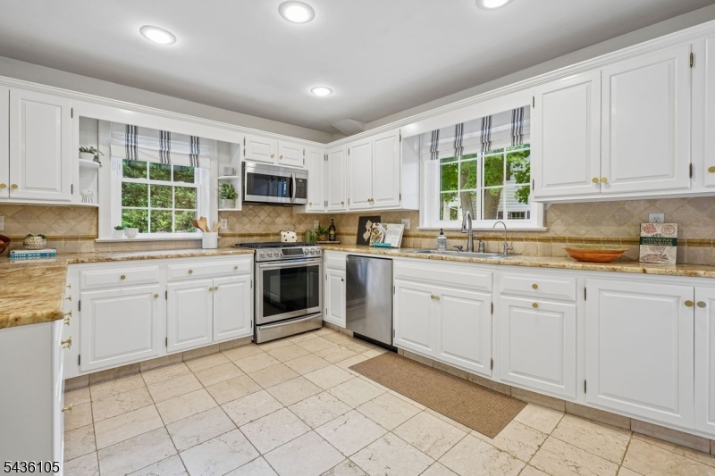 8 Cross Gates Short Hills, NJ 07078 - Photo 16 of 42
