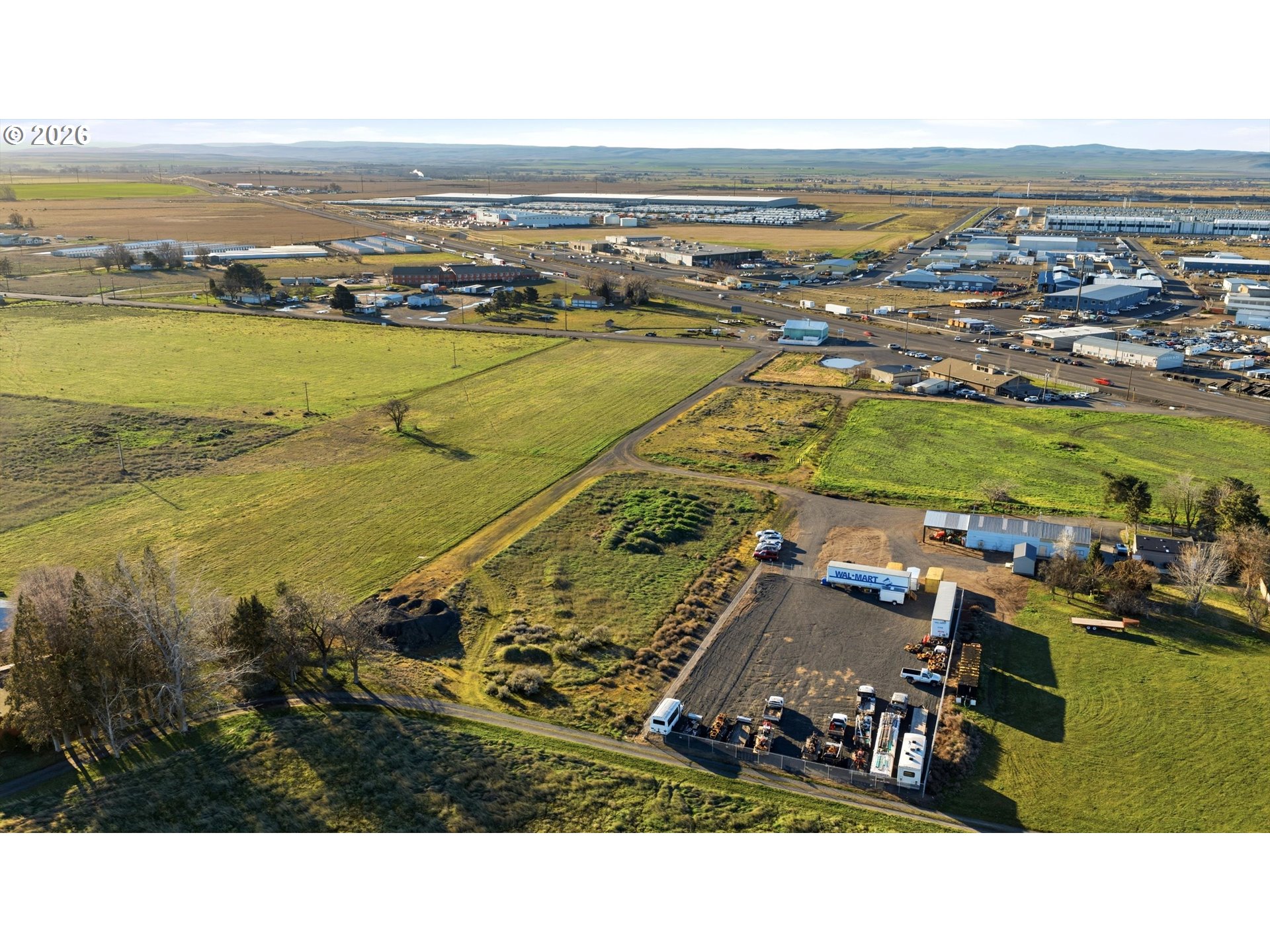 East Airport Road Hermiston, OR 97838 - Photo 5 of 7 a view of an ocean and city
