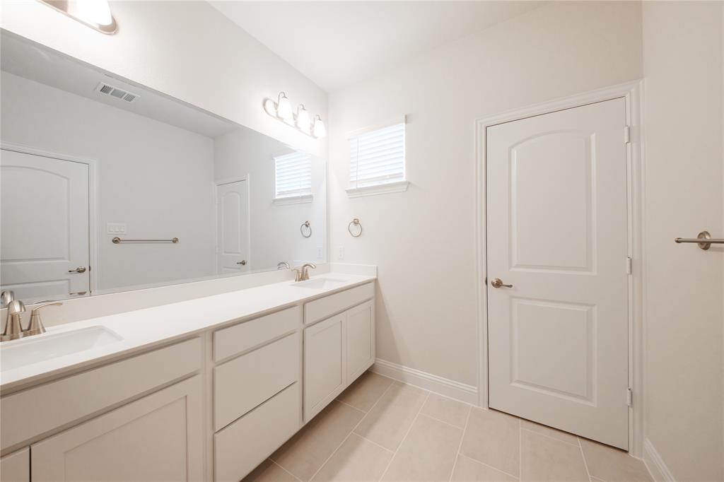 7929 Sunset Boulevard Rowlett, TX 75088 - Photo 13 of 34 Primary Bathroom