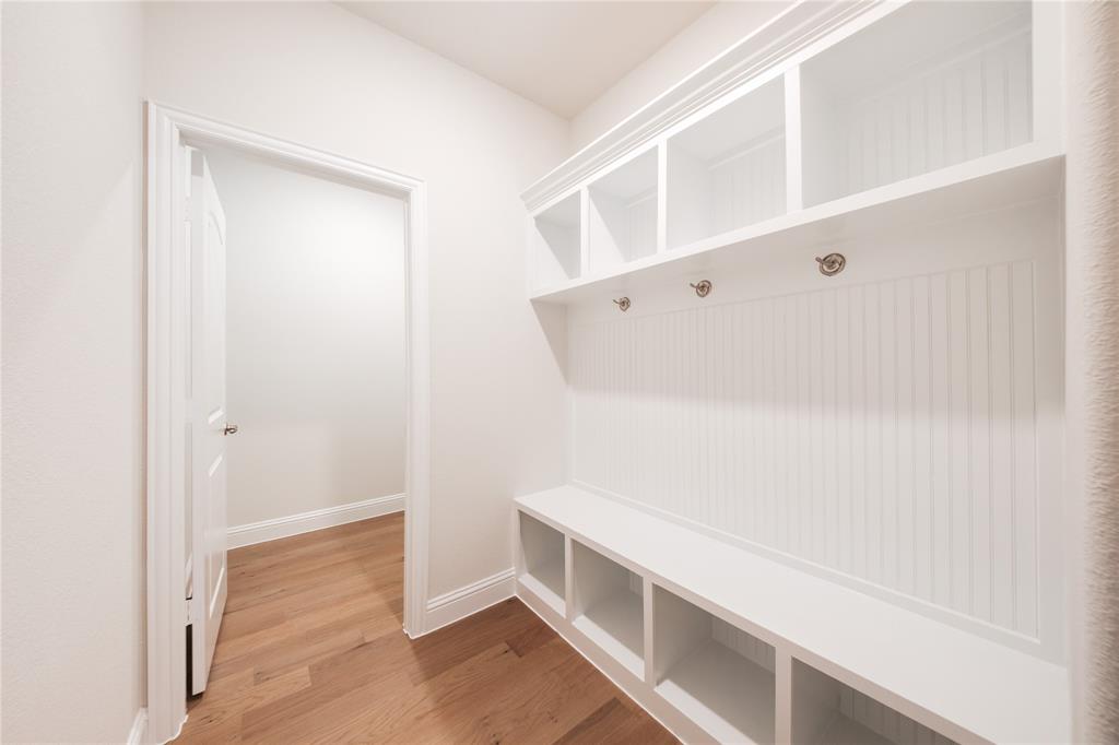 7929 Sunset Boulevard Rowlett, TX 75088 - Photo 19 of 34 Mudroom