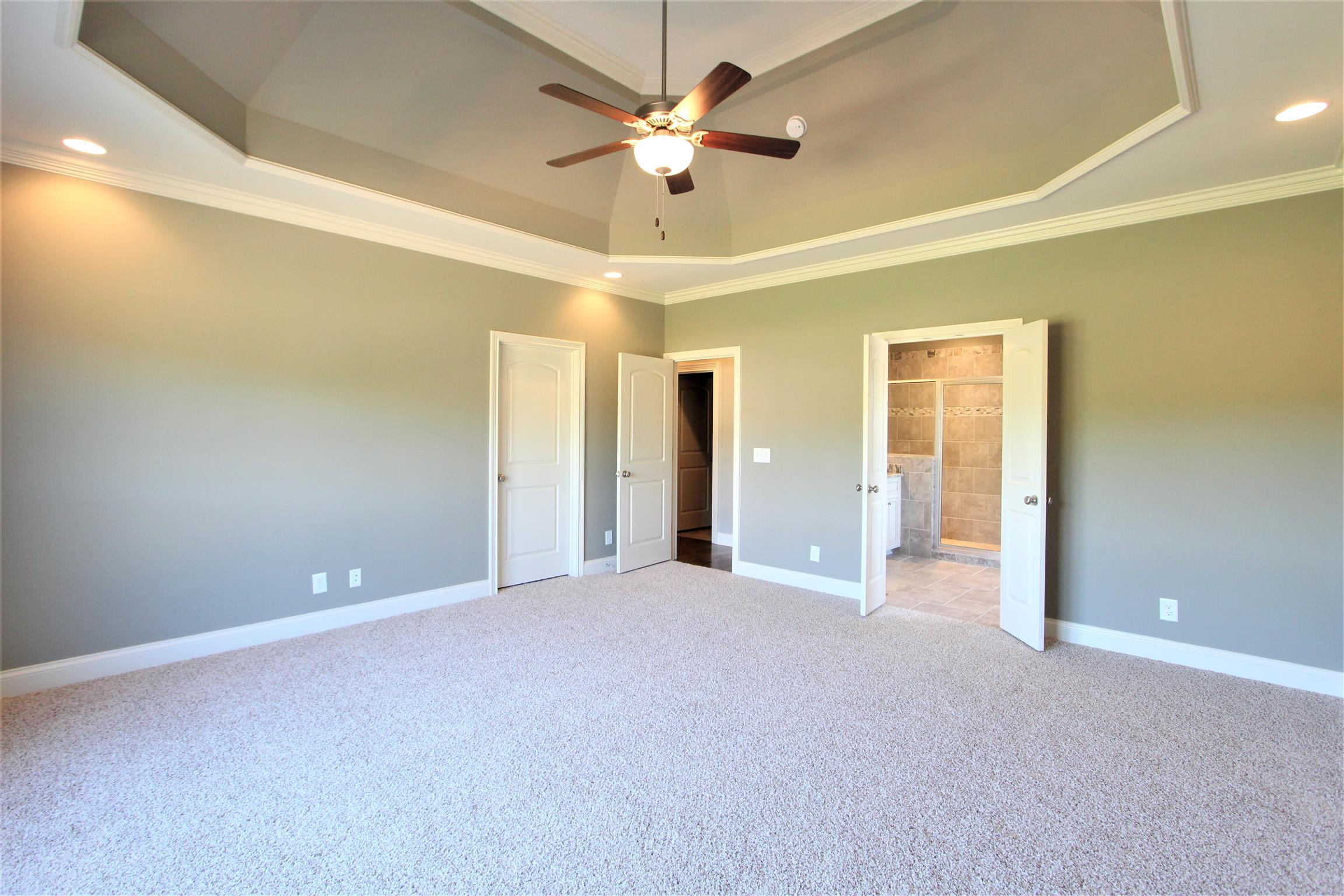 3818 Old Murfreesboro Road West, Unit 5 Lebanon, TN 37090 - Photo 19 of 27 a view of an empty room with a ceiling fan