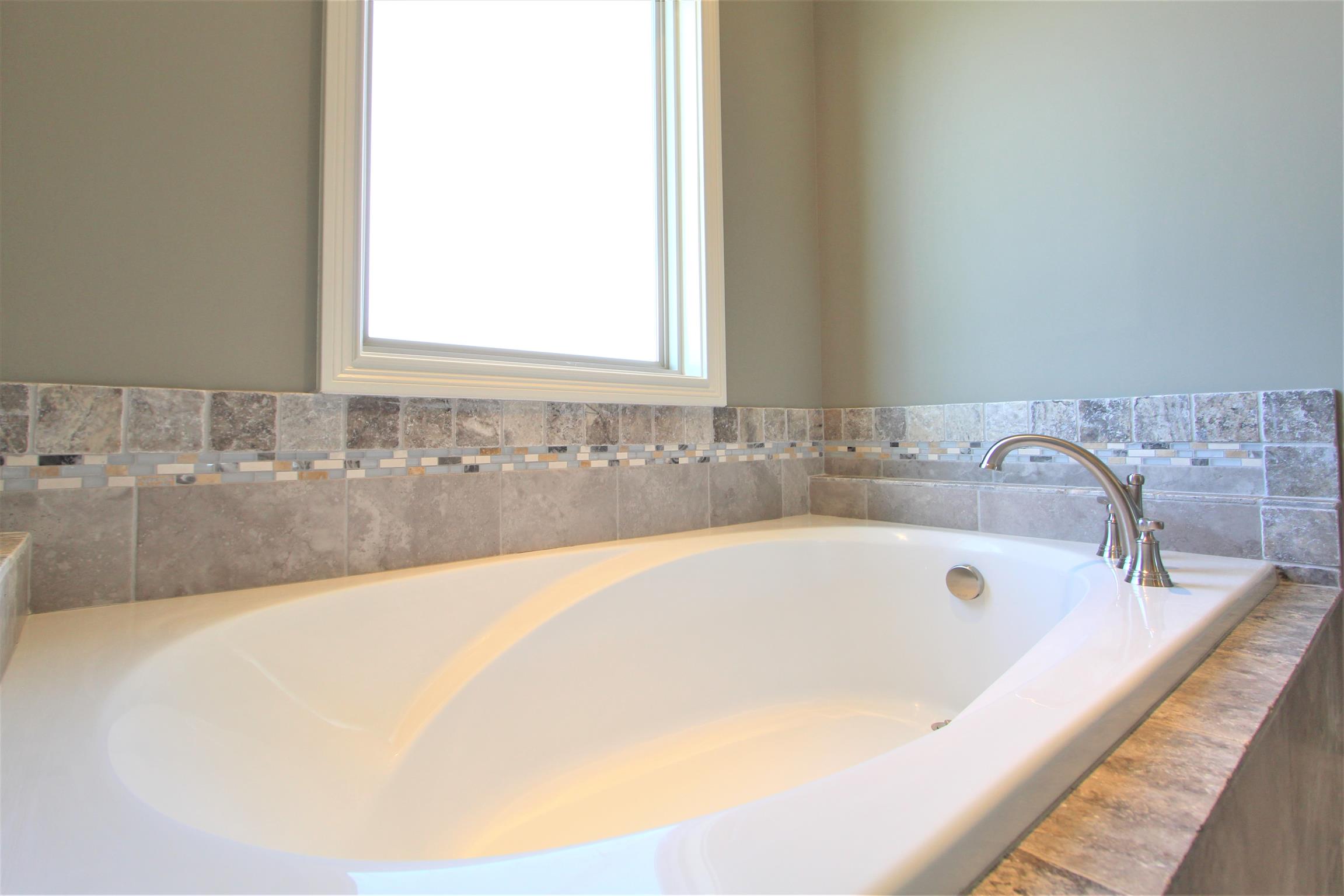 3818 Old Murfreesboro Road West, Unit 5 Lebanon, TN 37090 - Photo 23 of 27 a bathroom with bathtub and window
