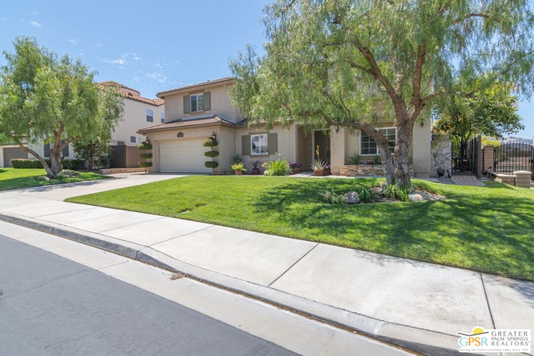 45211 Willowick Street Temecula, CA 92592 - Photo 61 of 69 a front view of house with yard