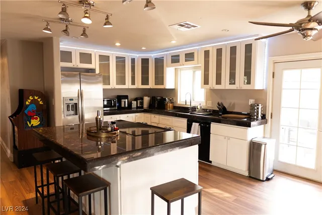 $2,800 | 3151 Camel Back Drive, Las Vegas, NV 89169