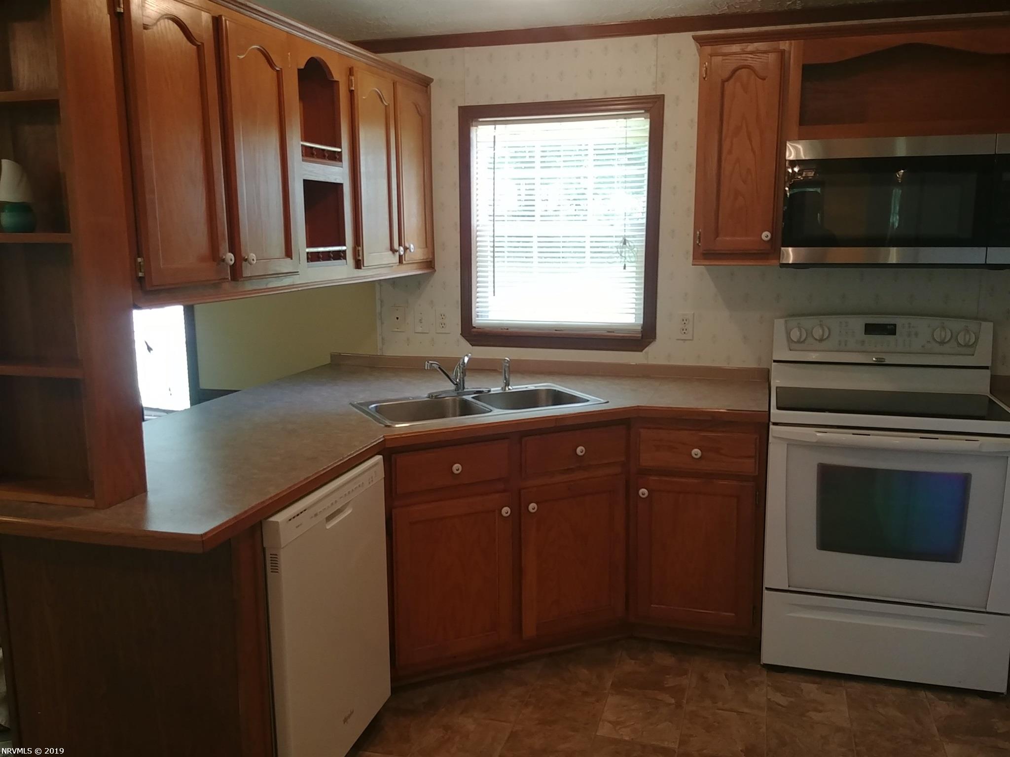 2160 Gate Road Christiansburg, VA 24073 - Photo 4 of 32 Gallery Image 4