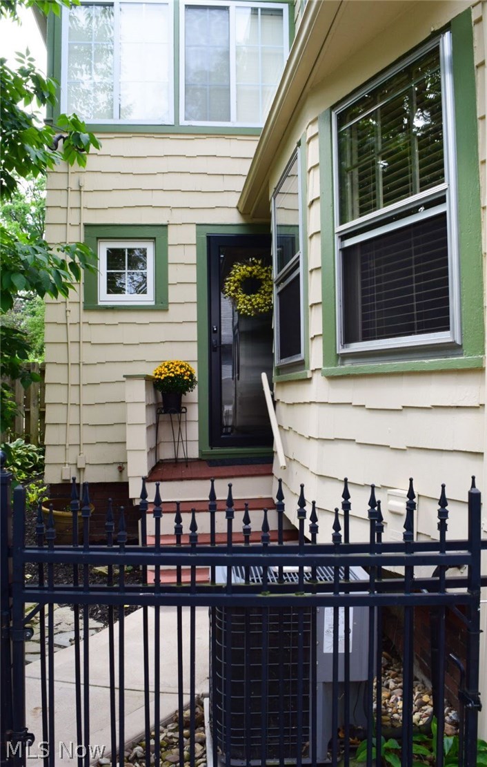 2393 Rinard Road Cleveland, OH 44118 - Photo 2 of 29 Gallery Image 2