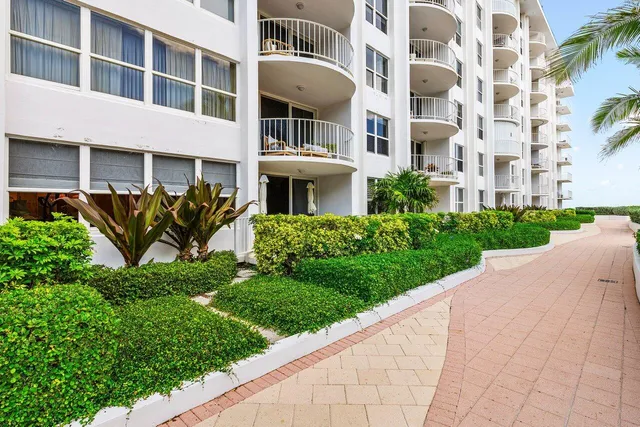 a view of a hallway with closet