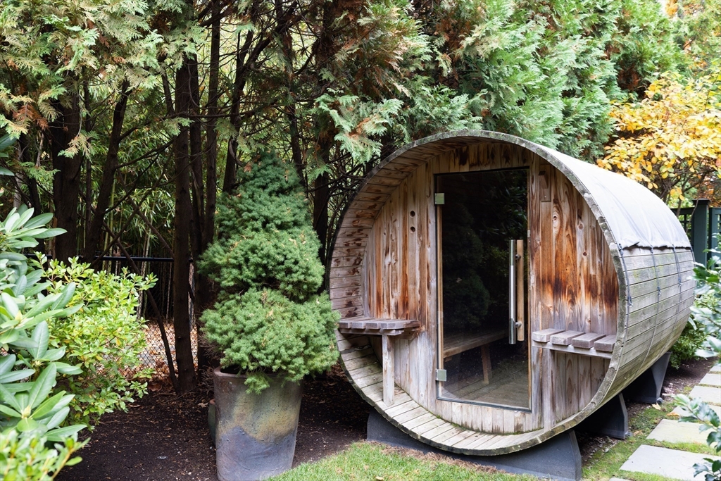 1 Chestnut Place Brookline, MA 02445 - Photo 23 of 26